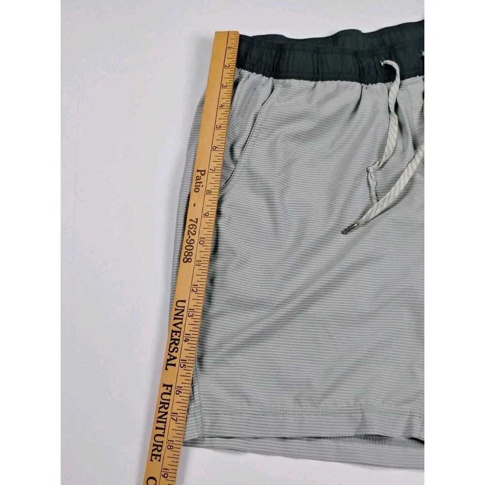 Vuori Kore Lined Shorts Men’s Large Gray Striped 7” Inseam Athletic